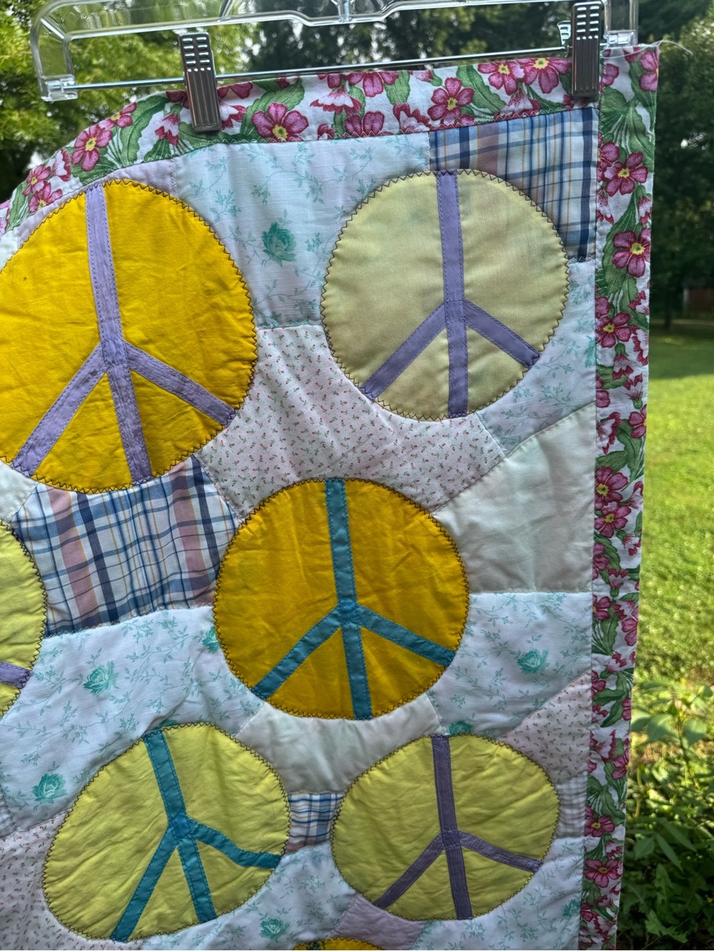 Handmade Peace Sign Patchwork Quilt 44x54, Retro 70s Grandmacore - Picture 2 of 10